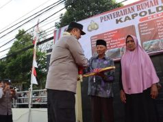 Bantuan Tiga Unit Rumah Layak Huni untuk Masyarakat Kurang Mampu diserahkan Kapolda Aceh