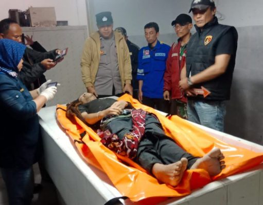 Pendaki Gunung Tersambar Petir, Polres Garut dan Relawan Melakukan Evakuasi