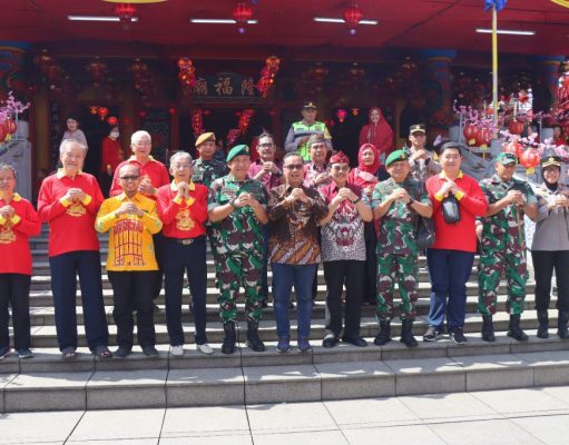 Kapolres Magelang Kota Hadiri Kirab Cap Go Meh Dan Parade Mobil Hias Perayaan Imlek 2575/2024