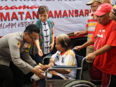 Polsek Metro Tamansari Salurkan 300 Paket Sembako Untuk Masyarakat Kaum Disabilitas di Vihara Darma Bakti