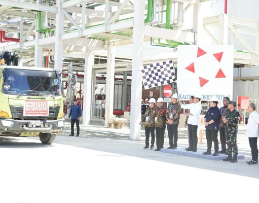 Kapolda Kaltim Sambut Kedatangan Presiden Jokowi Guna Resmikan Kaltim Amonium Nitrat di Kota Bontang