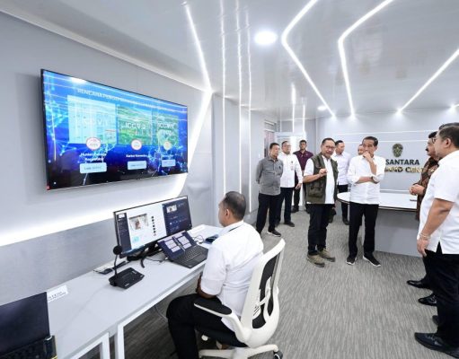 Presiden Jokowi Tinjau Pusat Komando IKN dan Studio Mini TVRI