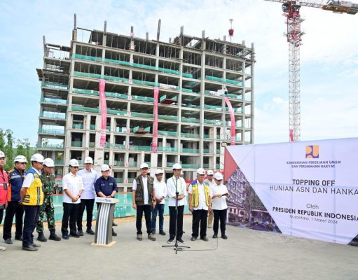 Presiden Jokowi Lakukan Topping Off Hunian ASN dan Hankam di IKN