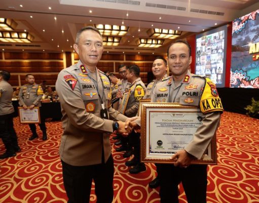 Kapolda Jatim Berikan Apresiasi dan Penghargaan Atas Layanan Publik Polres Madiun kota