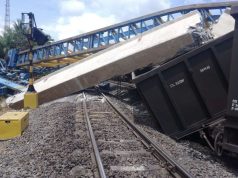 PT KAI Evakuasi Kereta Tertimpa Besi Proyek Jalan Layang di Muara Enim