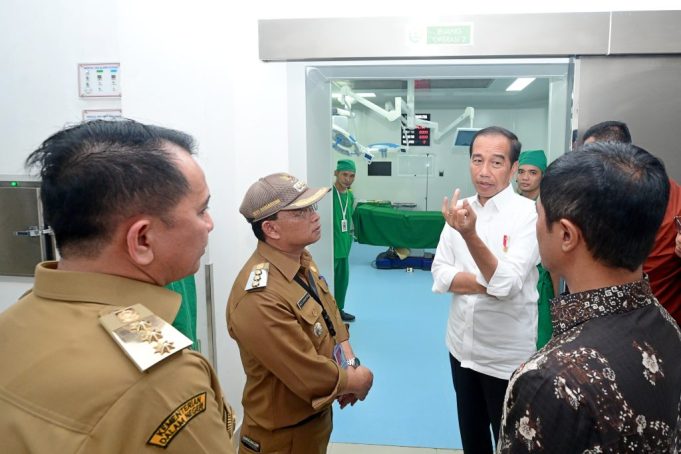 Presiden-Jokowi-Tinjau-RSUD-Rupit-1024x683