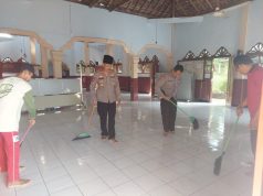 Sambut HUT Bhayangkara Ke-78 Polres Trenggalek Gelar Aksi Resik-Resik Masjid