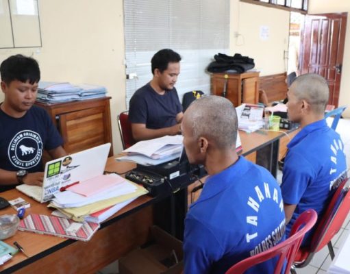 Puluhan Ban Mengantarkan Dua Warga Tingkir Ke Balik Jeruji Besi Polres Salatiga