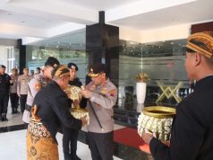 Tradisi Penyerahan Air suci Rangkaian HUT Bhayangkara ke 78 simbol Polda Jateng Hadir Menuju Indonesia Emas