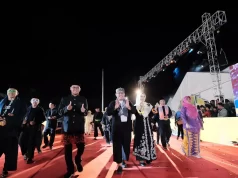 Batik Depok Diberikan ke Sejumlah Wali Kota di Karnaval Budaya Nusantara