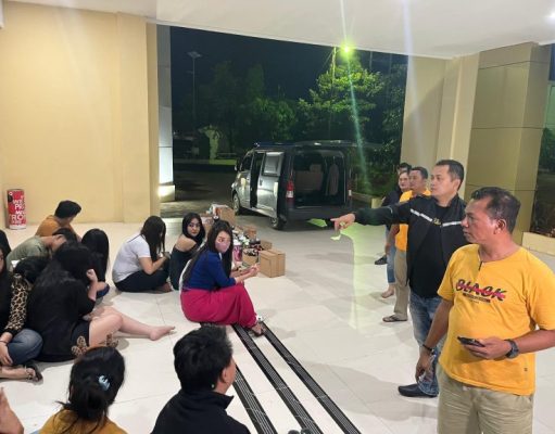 Polres Sumenep Amankan Puluhan Dos Berisi Miras Dari Dua Cafe, 34 Pengunjung Ditest Urine