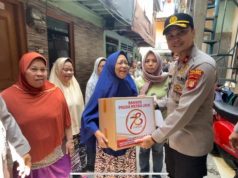 Sambut HUT Bhayangkara ke-78 Polsek Grogol Petamburan Berbagi 70 Paket Sembako di Kampung Sawah