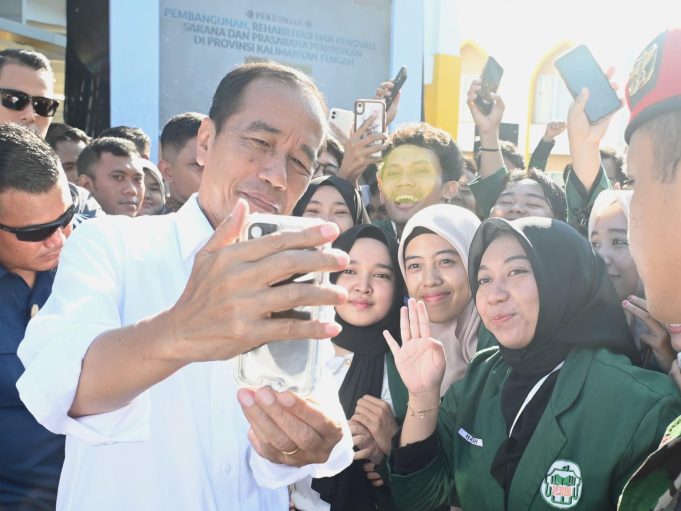 jokowi-resmikan-pendidikan-kalteng-1536x1152