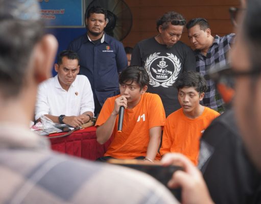 Dua Tersangka Dihadirkan dalam Jumpa Pers Kasus Pengeroyokan dan Perampasan di Meteseh
