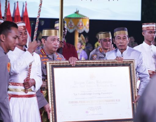 Kapolri Raih Gelar Adat dari 2 Kerajaan di Sulsel
