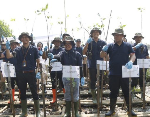 Polres Metro Jakarta Utara ikuti Coastal Clean Up dan Aksi Penanaman 5000 Bibit Mangrove