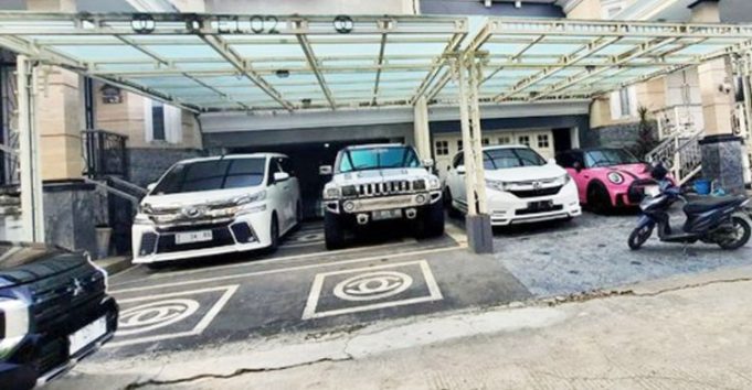 Sebagian dari 91 kendaraan yang disita dari mantan Bupati Kutai Kartanegara