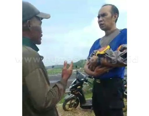 Menyentuh, Bhabinkamtibmas Aipda Hendra Lepas Seragam demi Evakuasi Jasad Bayi Dibuang