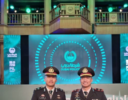 2 Anggota Polri Mendapat Pin Emas dari Kapolri Atas Prestasi Saat Pendidikan di UEA