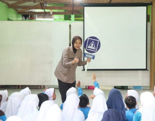 Sosok Brigadir Yuvina, Polwan yang Piawai Berbahasa Isyarat dari Polresta Banyumas