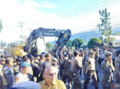 Pembongkaran Paksa Lapak PKL disepanjang Jalur Puncak Bogor