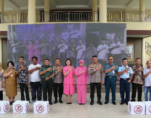 Sambut HUT Bhayangkara ke-78, Polda Sulut dan Polres Jajaran Salurkan 8000 Paket Bantuan Sosial