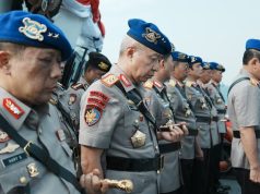 Sambut HUT ke-78 Bhayangkara, Kabaharkam Tabur Bunga di Teluk Jakarta