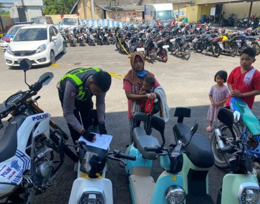 TRC Satlantas Polres Bangkalan Tertibkan Penggunaan Sepeda Listrik di Jalan Raya