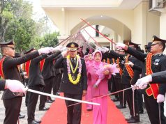 Tradisi Pedang Pora, Iringi Wisuda Purna Bhakti Personel Polres Grobogan