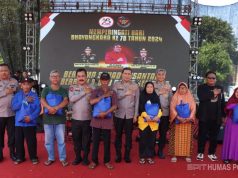 Squad Nusantara Bersama Wakapolri Bagikan 5.000 Sembako ke Warga Semarang
