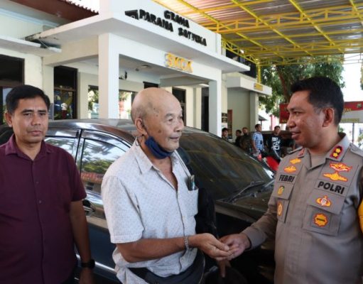 Kapolres Bangkalan Kembalikan Mobil Milik Supir Grab yang Raib Dibawa Kabur