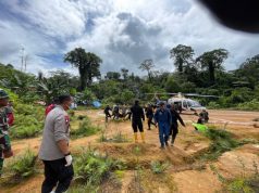Kapolda Gorontalo Turun Langsung Lakukan Evakuasi di Lokasi Longsor dan Bagikan Bantuan Logistik