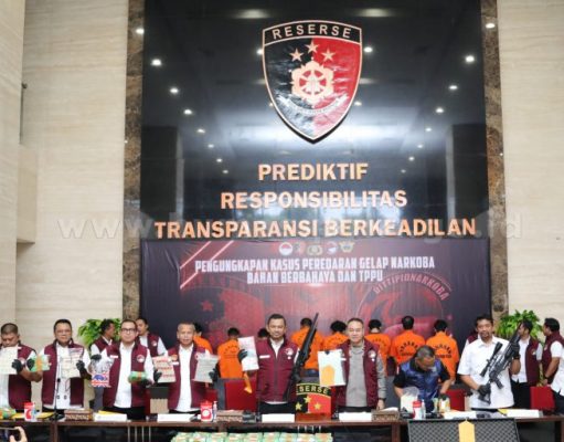 Tiga Tersangka Peredaran Obat Perangsang yang dipakai Untuk Pesta Seks Sesama Jenis Ditangkap Bareskrim Polri