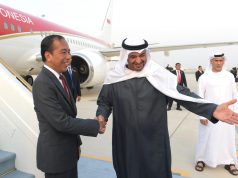 Tiba di Abu Dhabi, Presiden Jokowi Disambut Langsung Presiden MBZ di Bandara Zayed