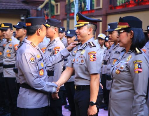 Pimpin Upacara Kenaikan Pangkat, Kadiv Humas Tegaskan Tantangan ke Depan