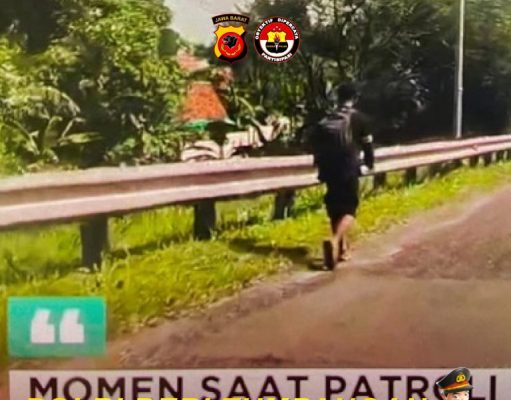 Polisi Beri Tumpangan Pejalan Kaki di Tol Pubalenyi