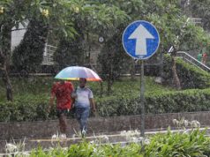 Gerimis Basahi Sebagian Jakarta Siang Ini