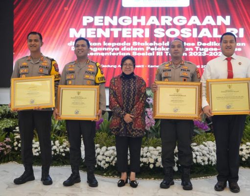 43 Perwira Polisi dan 23 Anggota Polisi Mendapat Penghargaan dari Menteri Sosial