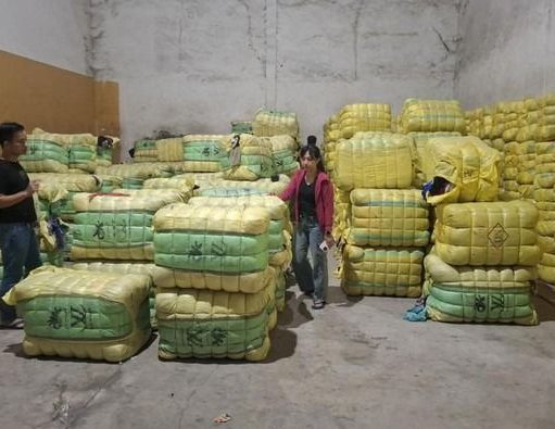 Ribuan Ballpres Berisi Pakaian Bekas Impor Ilegal Diamankan Polisi