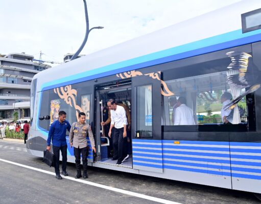 Presiden Jokowi Jajal Trem Otonom di Ibu Kota Nusantara
