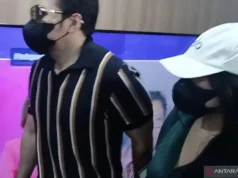Musisi DB Mengantarkan Anaknya Sebagai Saksi Kasus Video Porno di Polda Metro