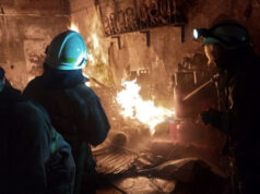 60 Personel Gulkarmat Jaktim Berhasil Padamkan Kebakaran Toko