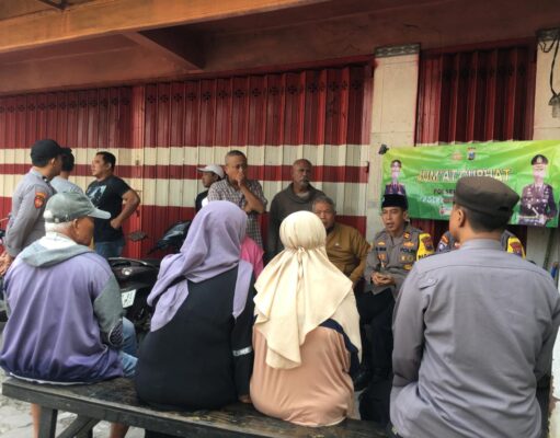 Kapolsek Dlanggu Blusukan ke Pasar Gelar Jumat Curhat