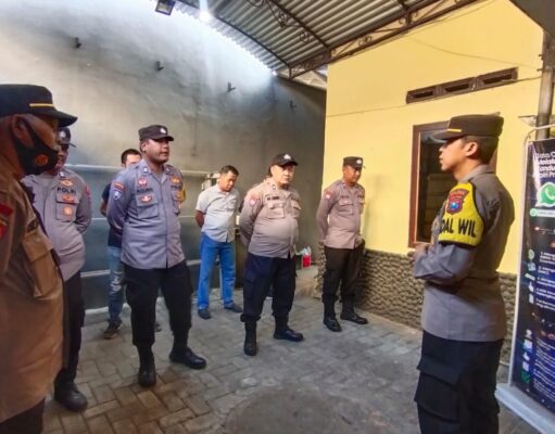 Pimpin Apel Pagi, Kapolsek Dlanggu Sosialisasikan Perkap dan Perpol