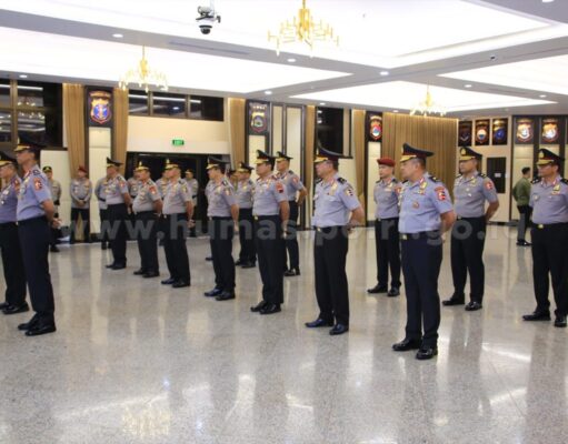 Kapolri Pimpin Kenaikan Pangkat 16 Pati Polri