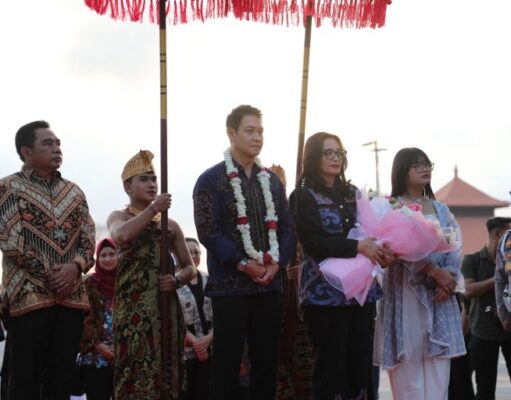 Tiba di Pulau Dewata, Kapolda Bali Disambut Tradisi Tepung Tawar