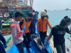 Ditpolairud Polda Banten Lakukan Evakuasi 6 Nelayan yang Meninggal Dunia Di Kapal