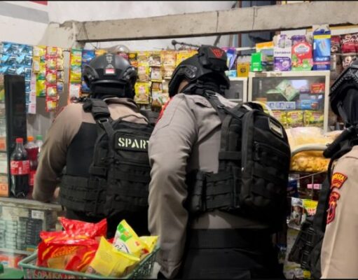 Tim Sparta Polresta Surakarta Gerebek Penjual Miras Berkedok Toko Kelontong di Kadipiro