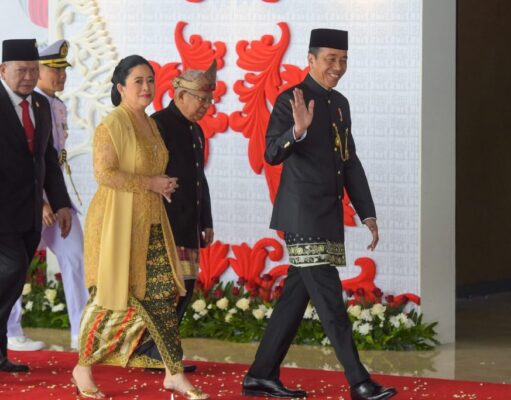 Presiden Jokowi Berpidato di Gedung Nusantara dengan Busana Tradisional Betawi