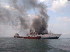 Ditpolairud Polda Jateng Berhasil Evakuasi 52 Kru Kapal KM KIRANA I yang Terbakar di Perairan Semarang